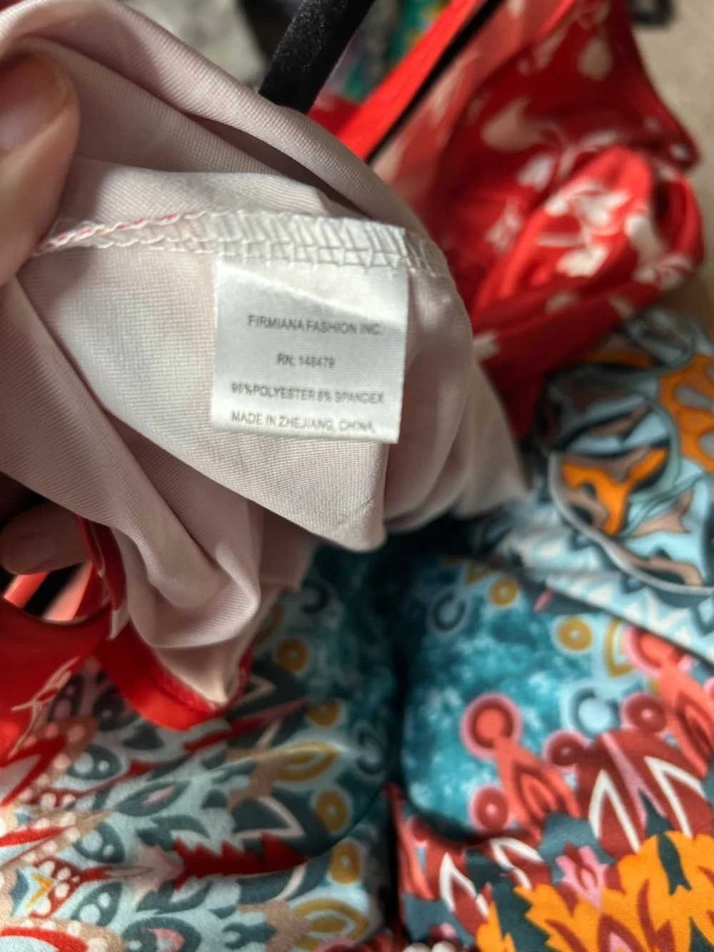 Lily Red and White Floral Sleeveless Top - Picture 4 of 5